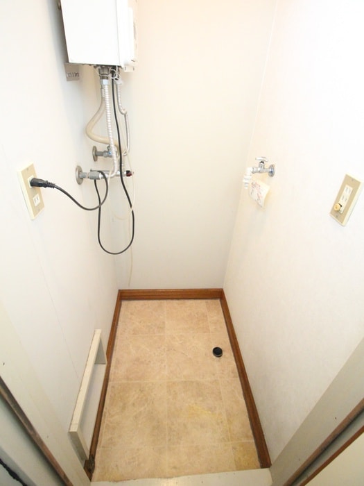 物件内観写真10　(洗濯機置場)