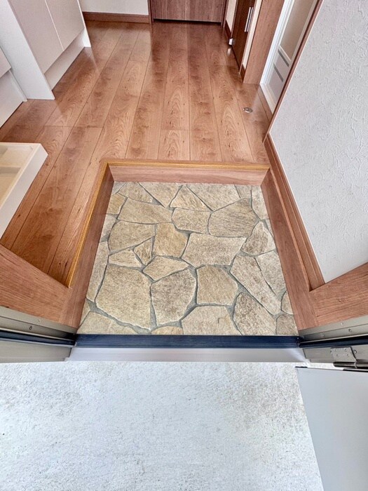 物件内観写真18　(玄関)