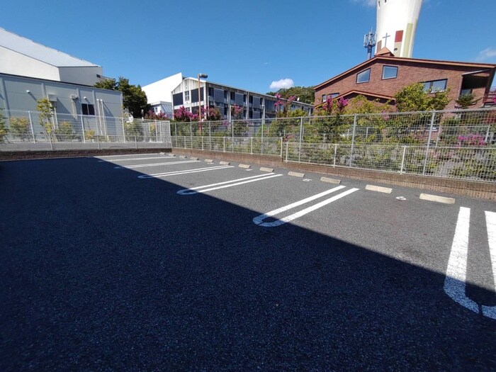 物件外観写真4　(駐車場)