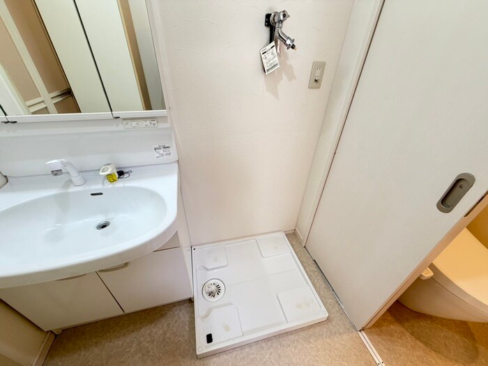 物件内観写真18　(洗濯機置場)