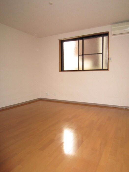 物件内観写真4　(居室)