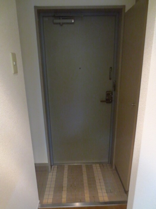 物件内観写真16　(玄関)