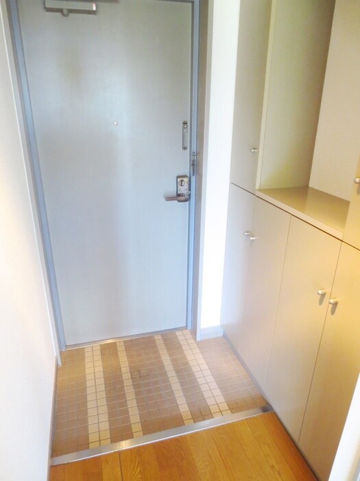 物件内観写真17　(玄関)