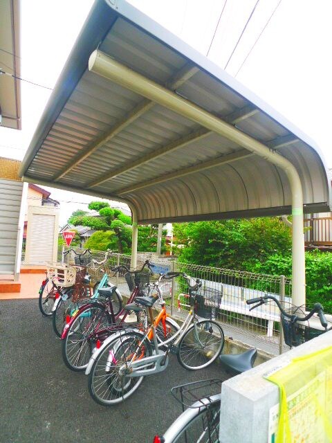 物件外観写真3　(駐輪場)