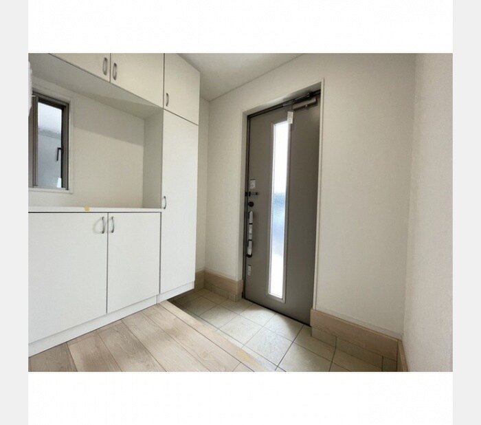 物件内観写真10　(玄関)