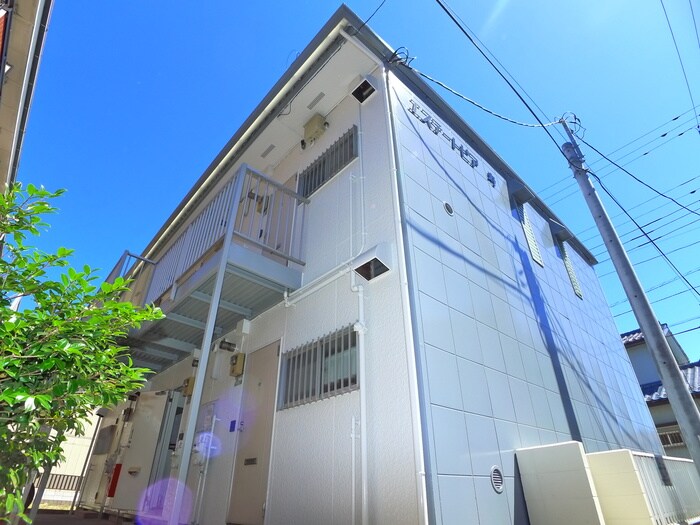 物件外観写真2　(エントランス部分)