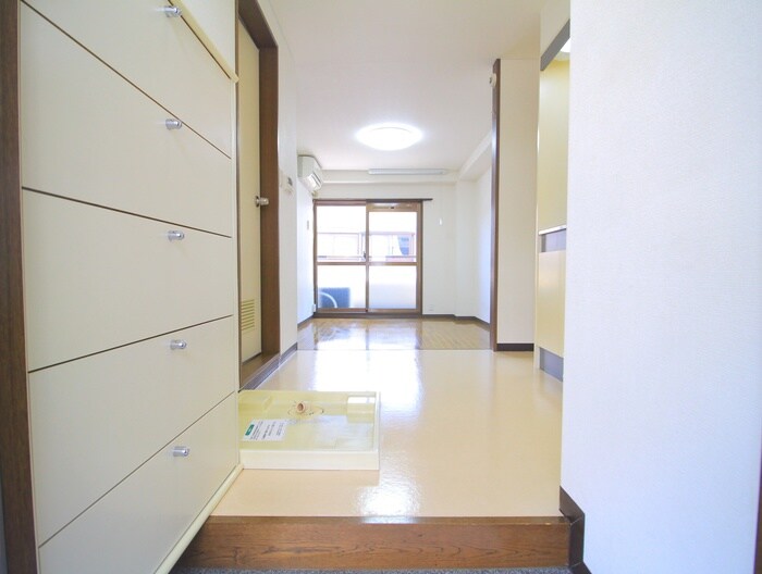 物件内観写真17　(玄関)