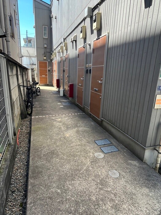 物件外観写真3　(エントランス部分)