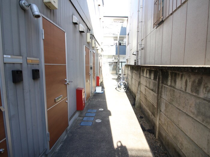 物件外観写真5　(エントランス部分)