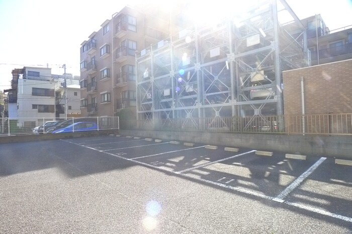 物件外観写真4　(駐車場)