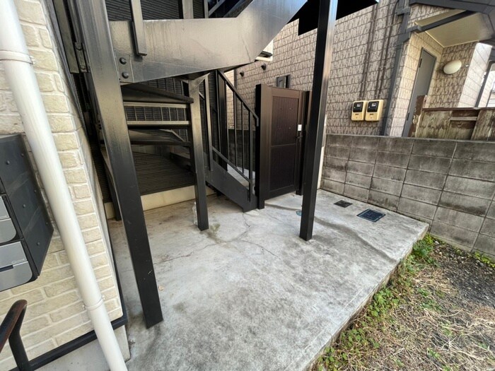 物件外観写真4　(エントランス部分)