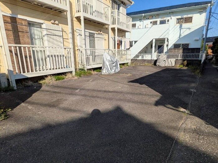 物件外観写真3　(駐車場)