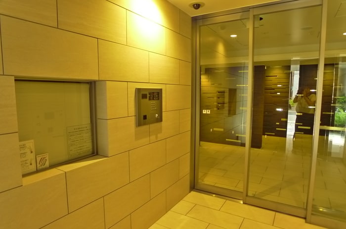 物件外観写真3　(エントランス部分)