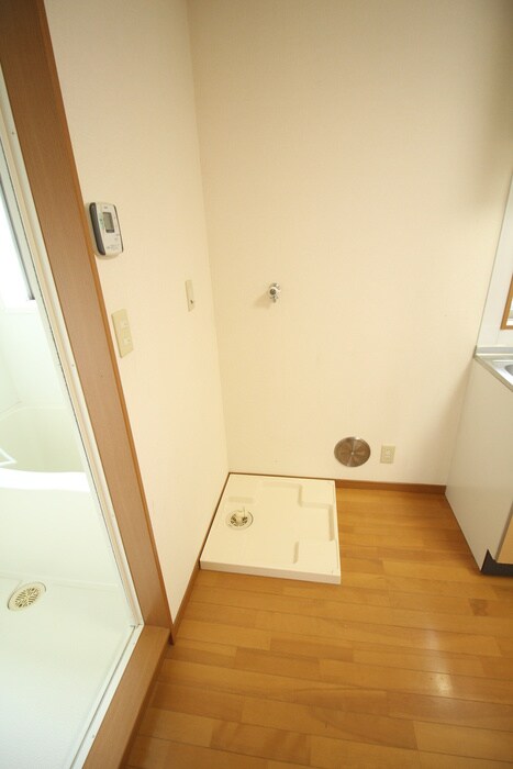 物件内観写真14　(洗濯機置場)