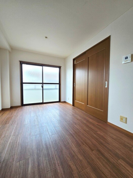 物件内観写真8　(室内からの展望)