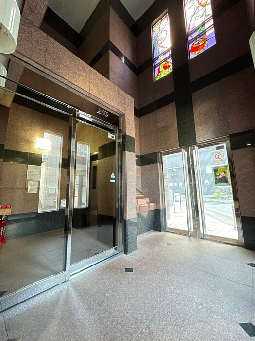 物件外観写真4　(エントランス部分)