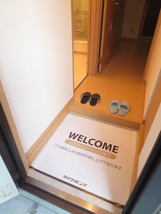 物件内観写真12　(玄関)