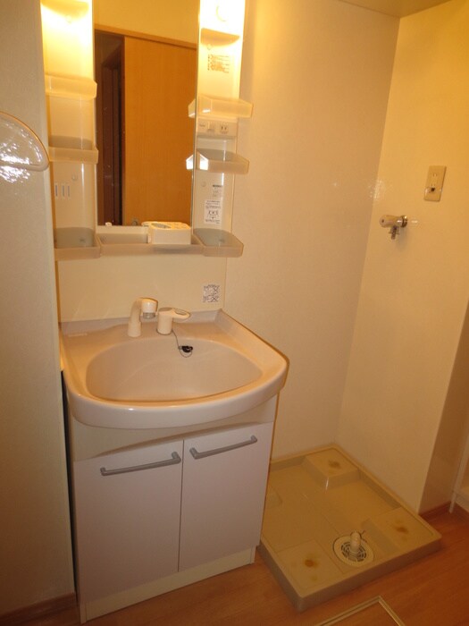 物件内観写真14　(洗濯機置場)