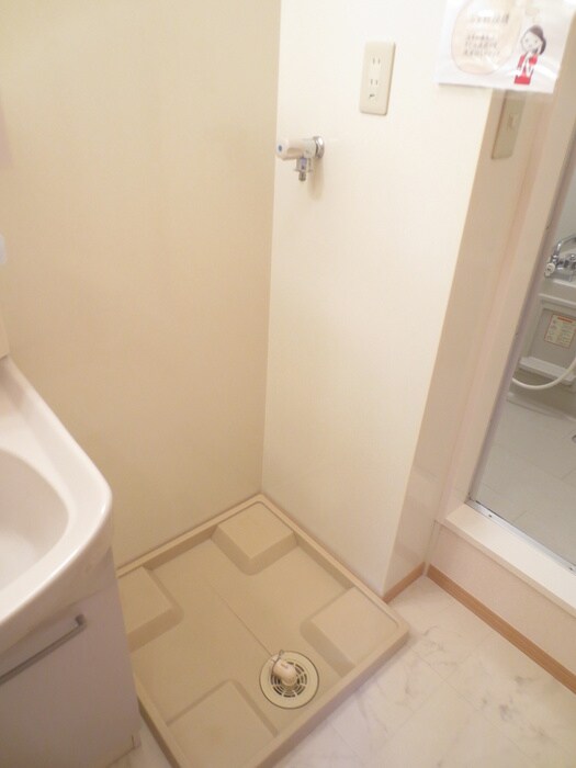 物件内観写真16　(洗濯機置場)