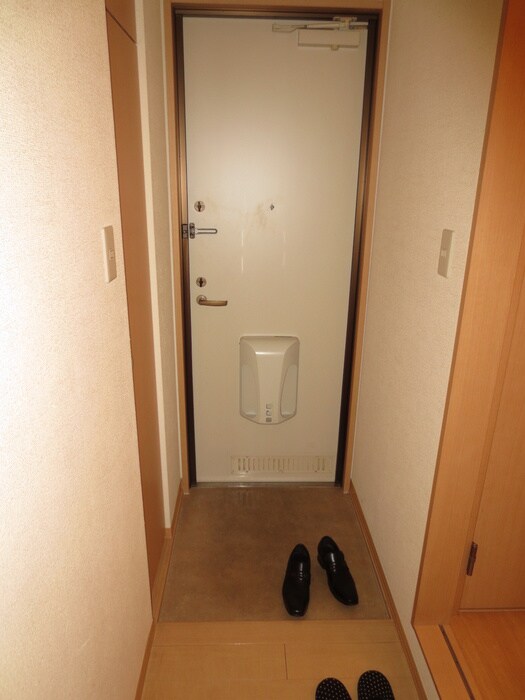 物件内観写真18　(玄関)