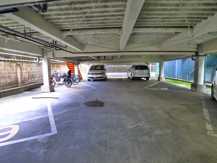 物件外観写真2　(駐車場)