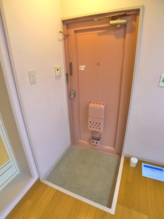 物件内観写真6　(玄関)