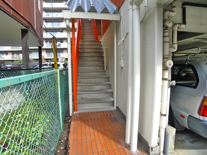 物件外観写真4　(エントランス部分)