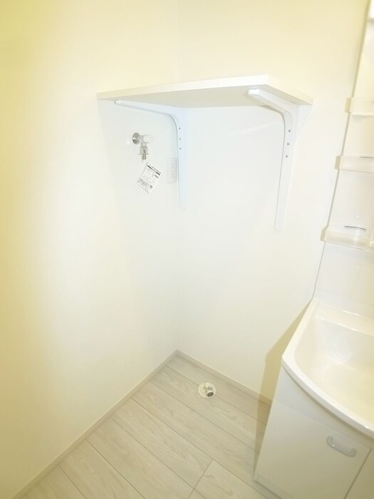 物件内観写真15　(洗濯機置場)