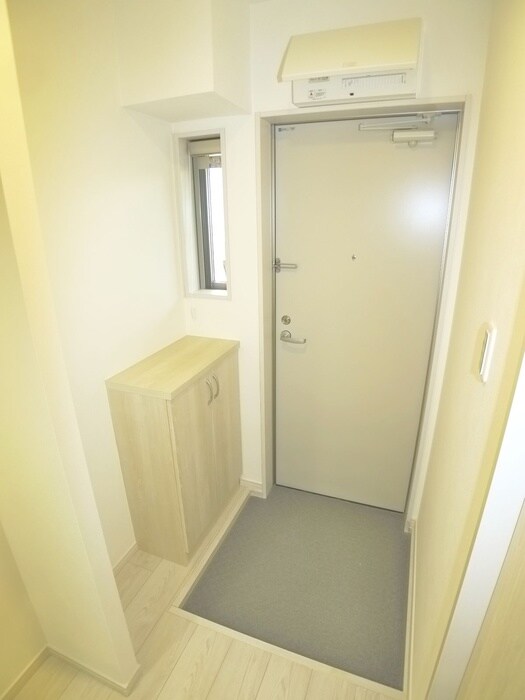 物件内観写真18　(玄関)