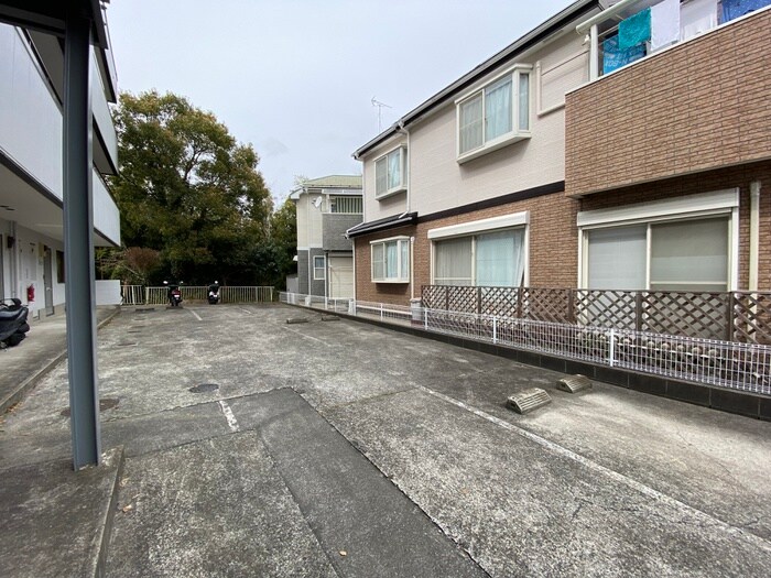 物件外観写真4　(駐車場)