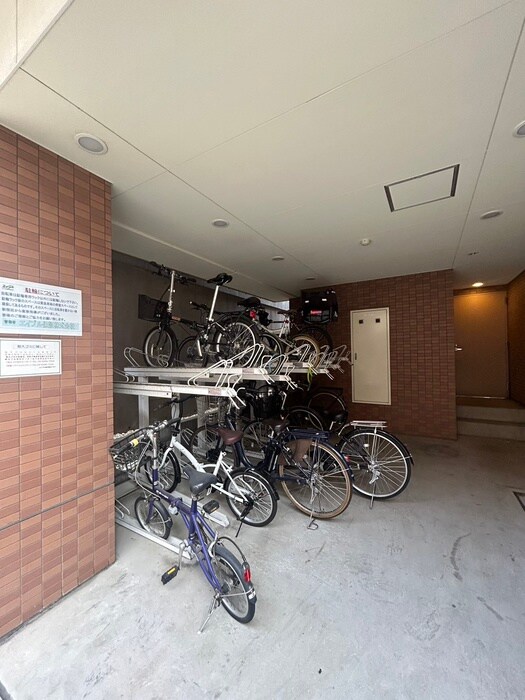 物件外観写真5　(駐輪場)