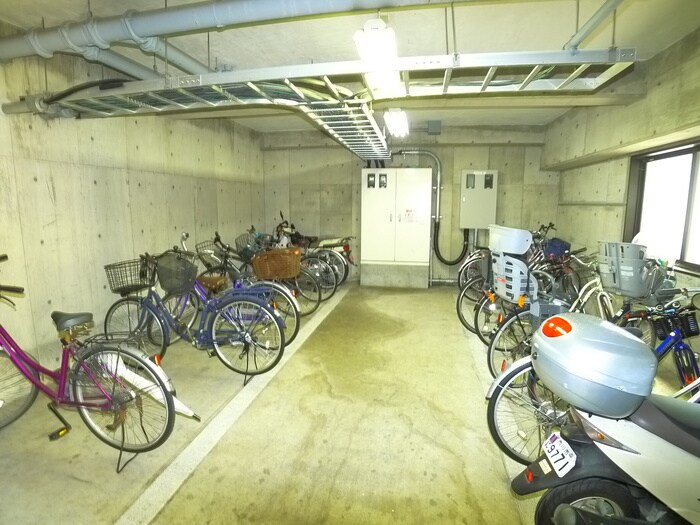 物件外観写真4　(駐輪場)