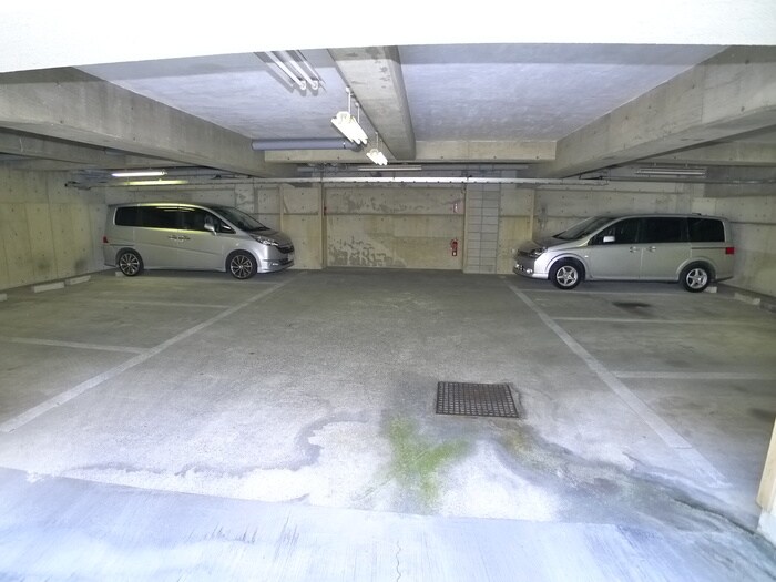 物件外観写真5　(駐車場)