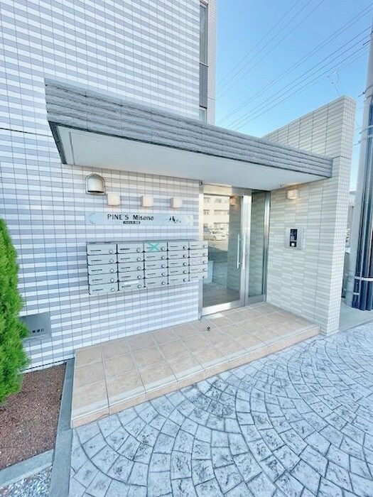 物件外観写真2　(エントランス部分)