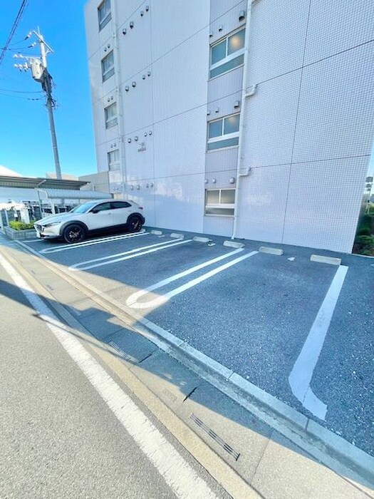 物件外観写真3　(駐車場)