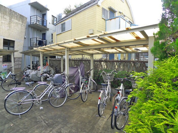 物件外観写真4　(駐輪場)