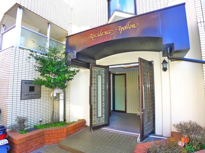 物件外観写真3　(エントランス部分)