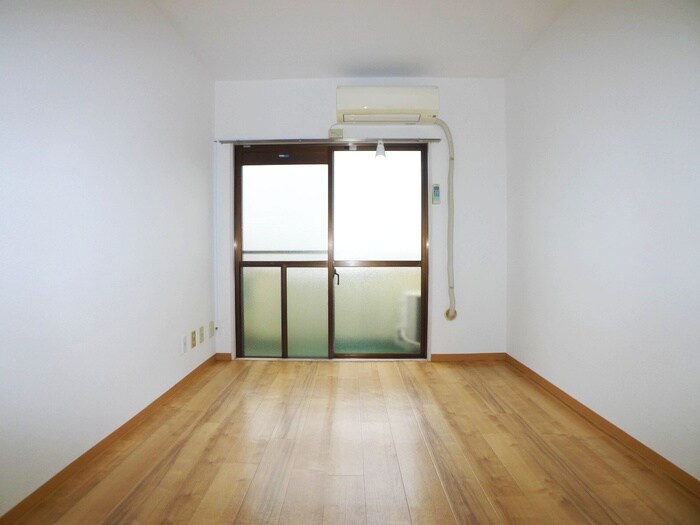 物件内観写真7　(室内からの展望)