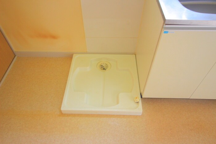 物件内観写真10　(洗濯機置場)