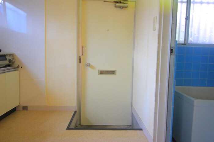 物件内観写真17　(玄関)