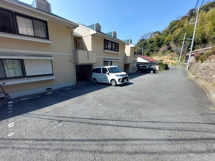 物件外観写真3　(駐車場)