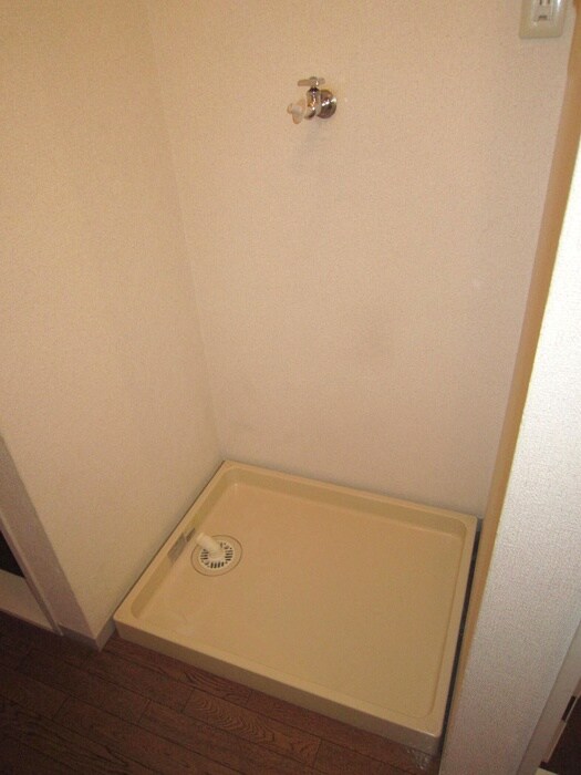 物件内観写真12　(洗濯機置場)