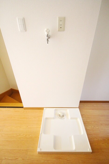 物件内観写真10　(洗濯機置場)