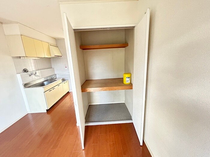 物件内観写真16　(収納)