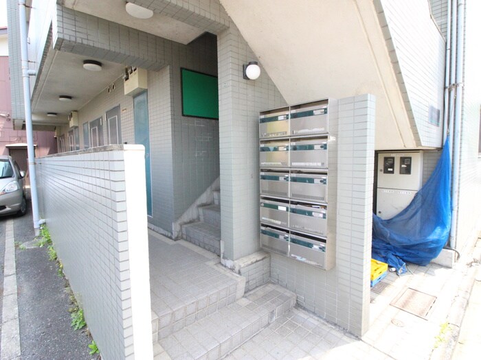 物件外観写真3　(エントランス部分)