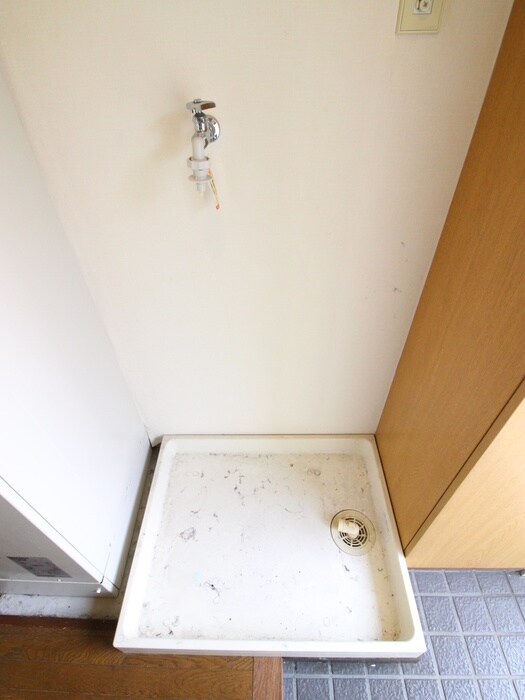 物件内観写真14　(洗濯機置場)