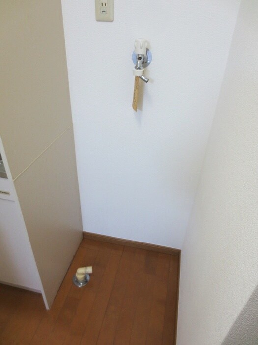 物件内観写真12　(洗濯機置場)