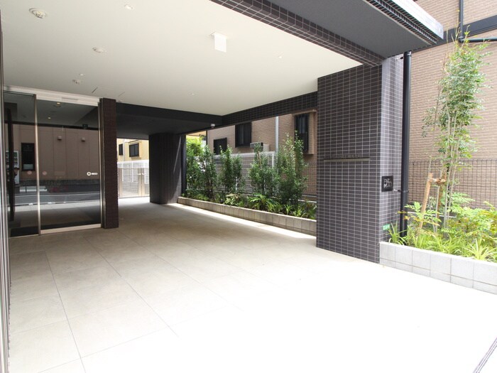 物件外観写真3　(エントランス部分)