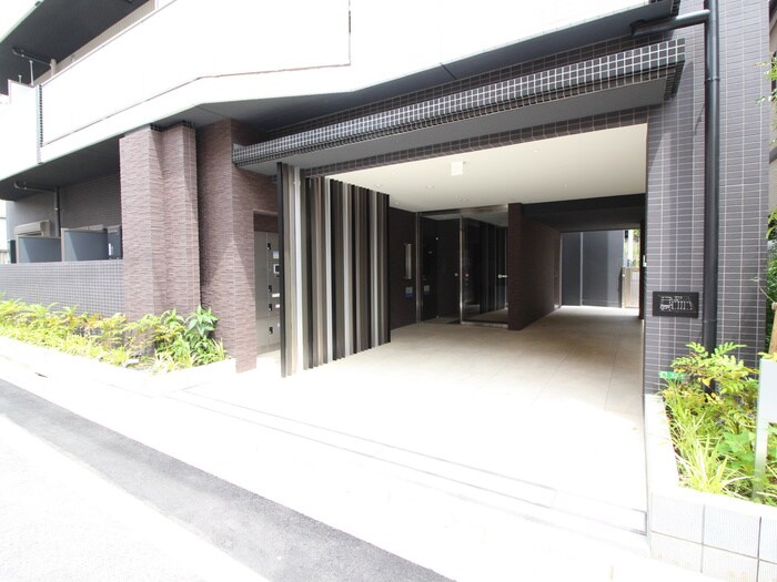 物件外観写真4　(エントランス部分)