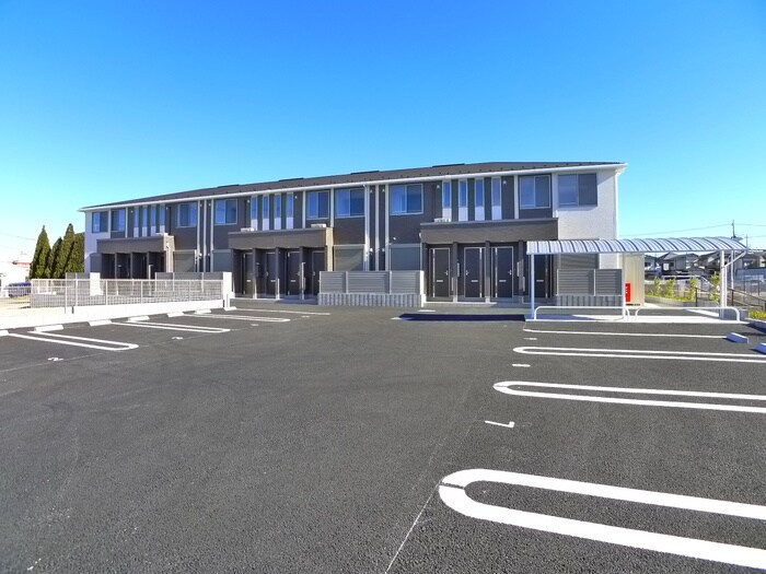 物件外観写真3　(駐車場)